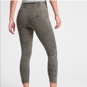 Athleta Velocity Green Marble 7/8
Length Leggings
